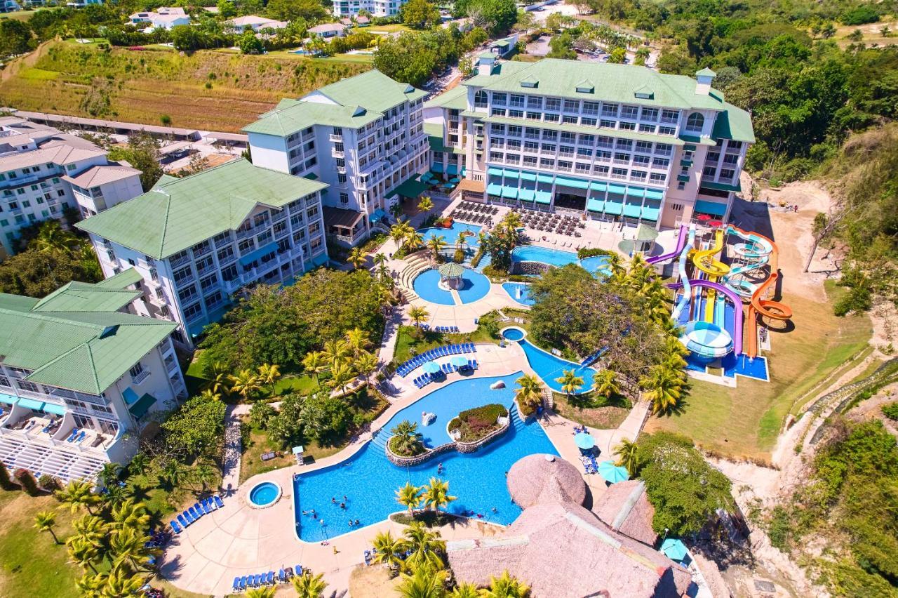 Hotel Gran Evenia Bijao Santa Clara  Exteriér fotografie Aerial view of the hotel