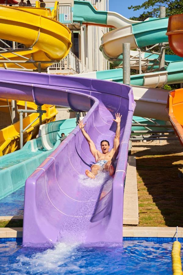 Hotel Gran Evenia Bijao Santa Clara  Exteriér fotografie A water slide