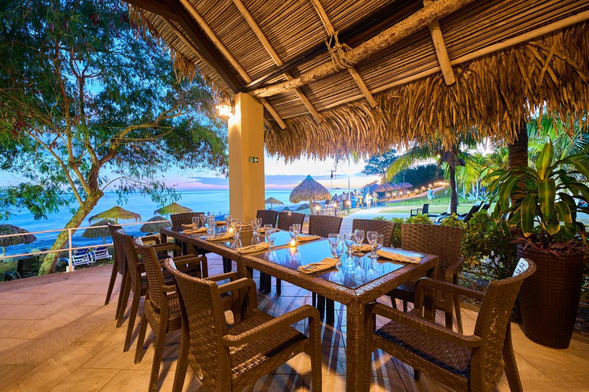 Hotel Gran Evenia Bijao Santa Clara  Exteriér fotografie The Beachfront Restaurant